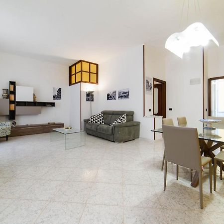 סלרנו Casa Vacanze “In Centro” מראה חיצוני תמונה